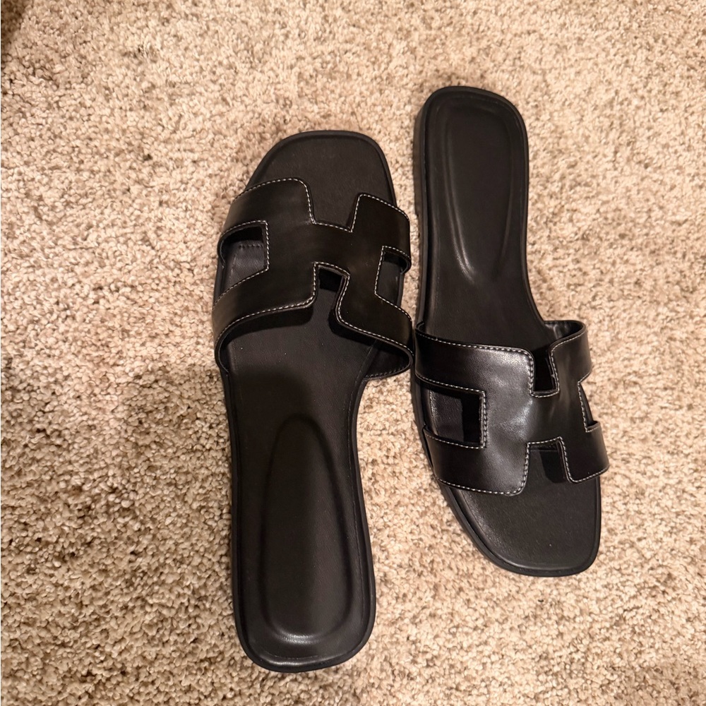 Black faux leather H slide sandals flats
